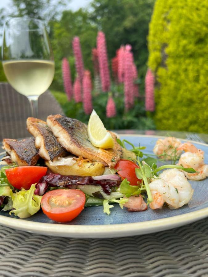 The Craven Heifer Inn Kelbrook エクステリア 写真